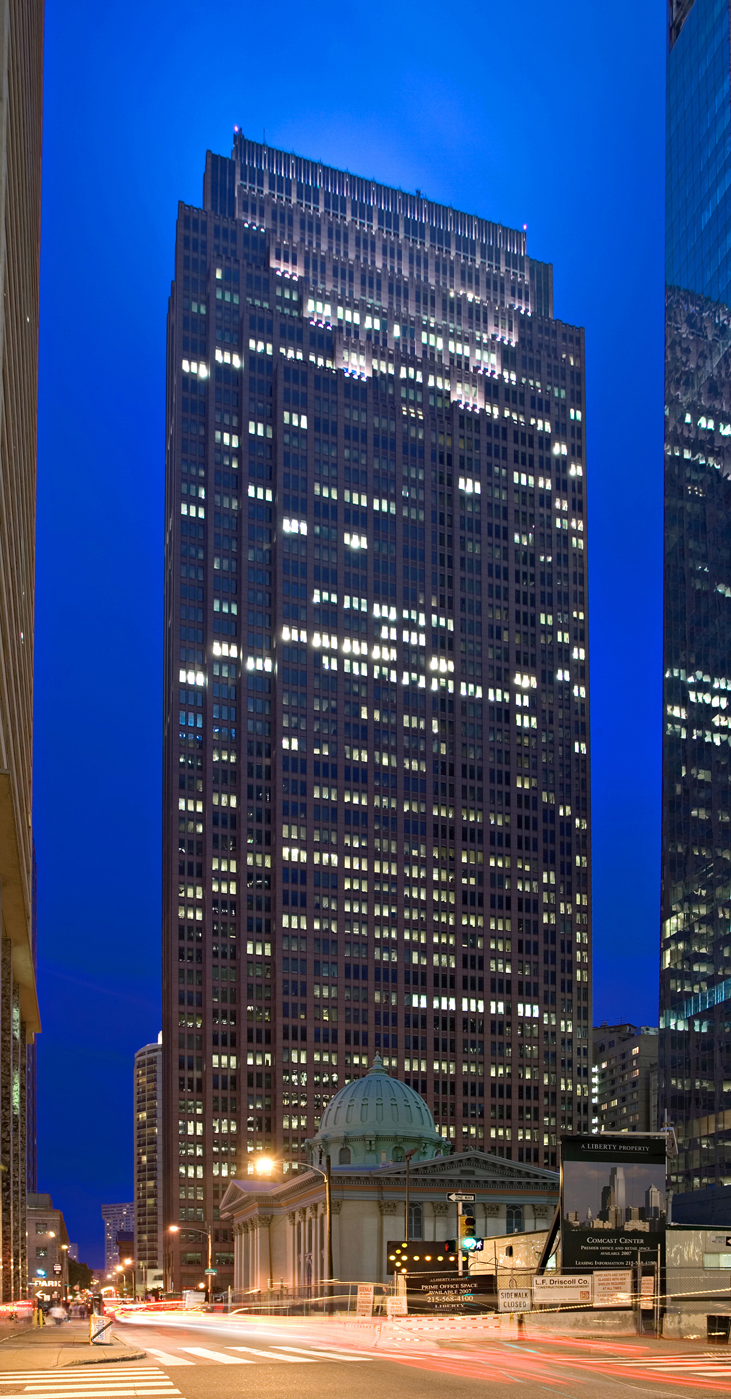 Three Logan, Philadelphia - Night view from John F. Kennedy Boulevard. © Mathias Beinling